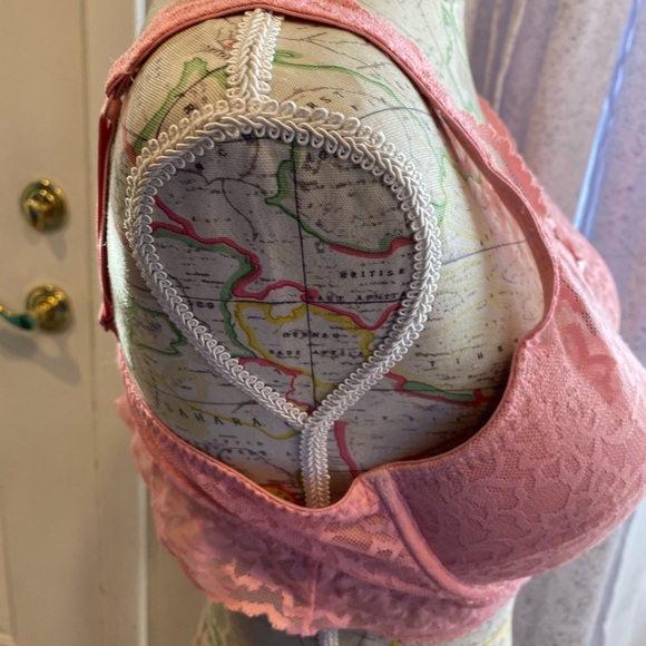 Like New Pink Victoria Secret Push Up Padded Bra - Picture 6 of 10